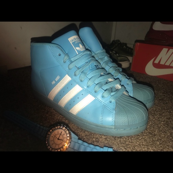 ADIDAS, NIKE, VANS, PUMAS CHEAP SALE $25 - Picture 3 of 6